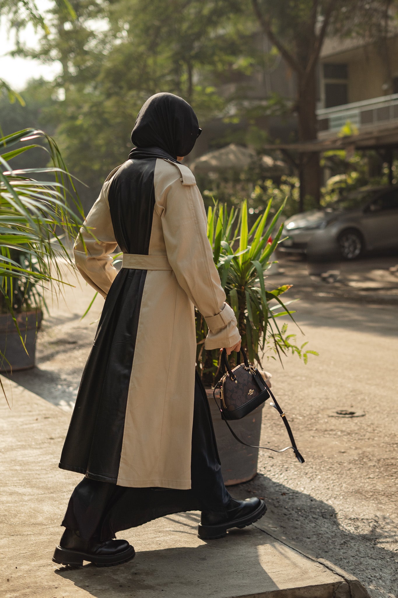 The Contrast Trench Coat - Black & Beige